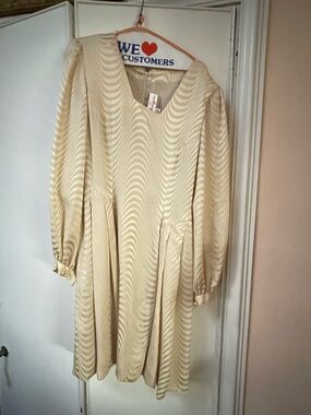 Vintage haulinetrigere Cream striped dress with long sleeves #striped size M